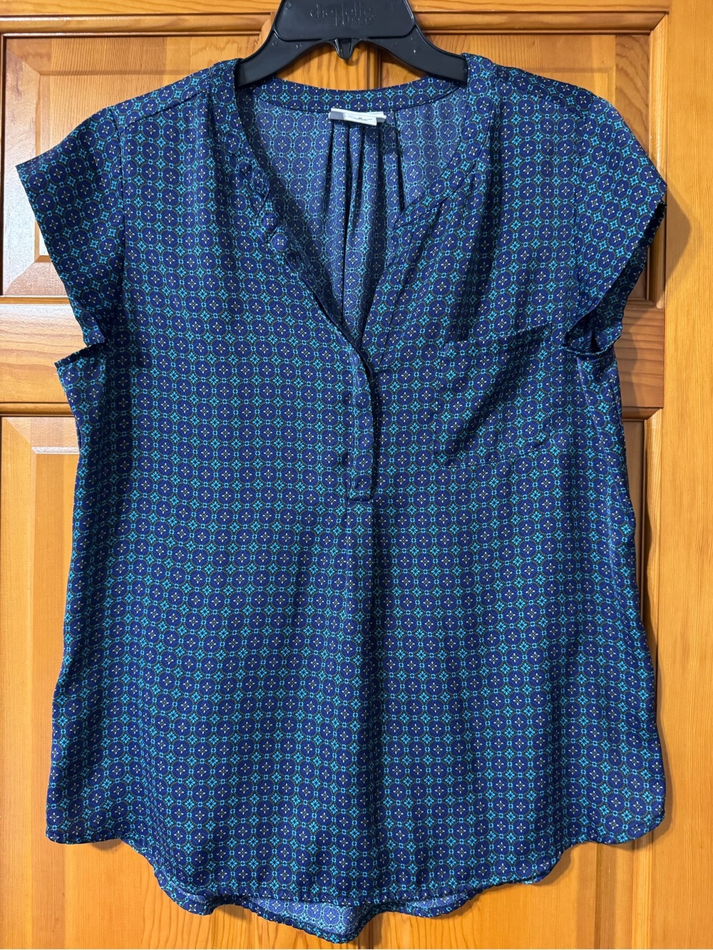 Liz Claiborne Navy Blue Printed V-Neck Cap Sleeve Blouse
